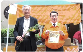 日本家庭薬協会会長 (大幸薬品株式会社代表取締役会長)柴田 仁氏(左)大阪家庭薬協会 専務理事 鹿島健司氏(右)