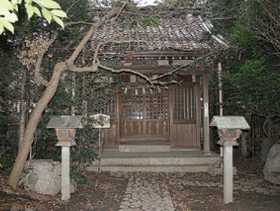 薬の神様の少彦名命が祀られている（翠松堂製薬）